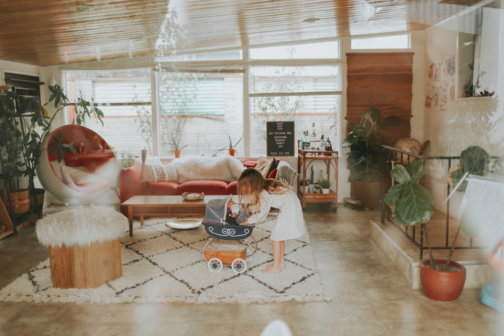 70s inspired in home family session- kathy davies photography- mid century modern